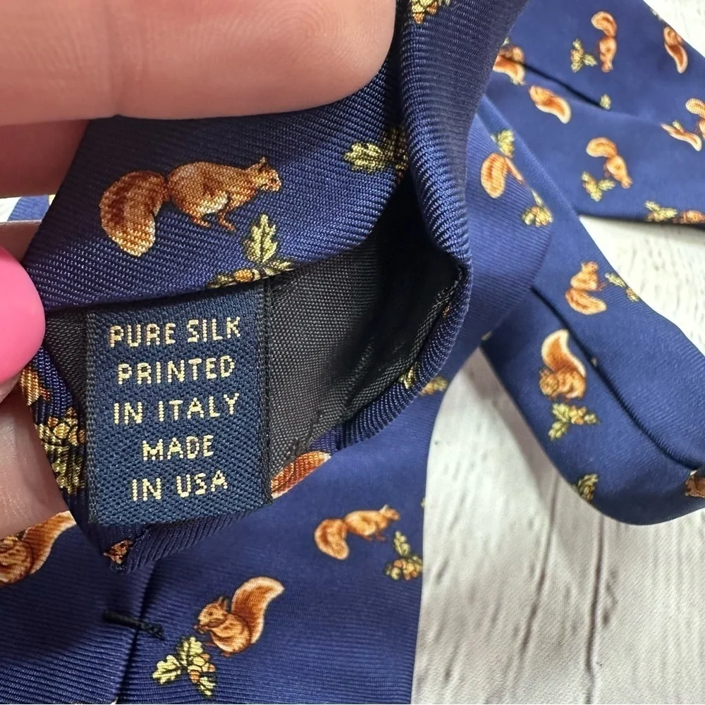 Brooks Brothers makers Blue squirrel acorn all over Patterned silk Tie preppy